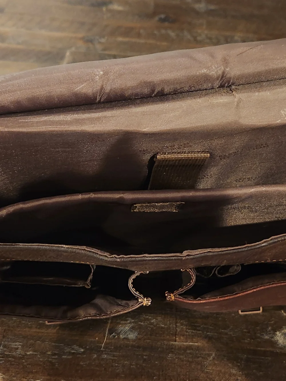 Kenneth Cole Reaction Leather Messenger Bag - Brown